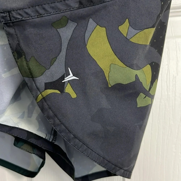 Old Navy Active Shorts camouflage L - Picture 2 of 6